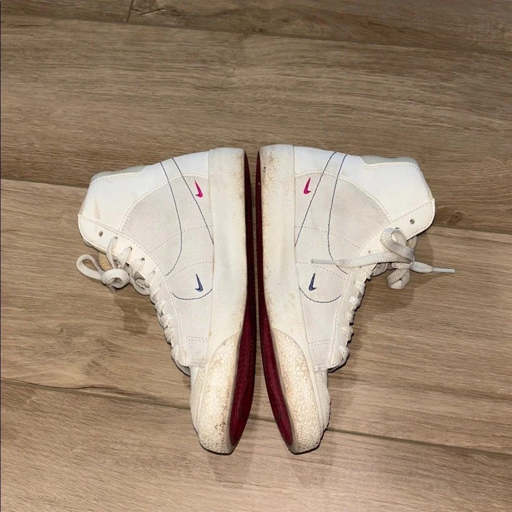 New Nike Blazer Mid '77 Sz 4Y SNEAKERS SAIL/FIREBERRY/DIFFUSED BLUE EUC